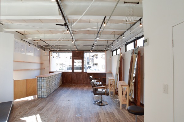 10坪美容室_事例_セット面2、シャンプー台1、レセプション1